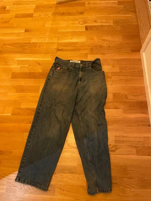 Big boy jeans - Mörkblåa solblekta big boy jeans