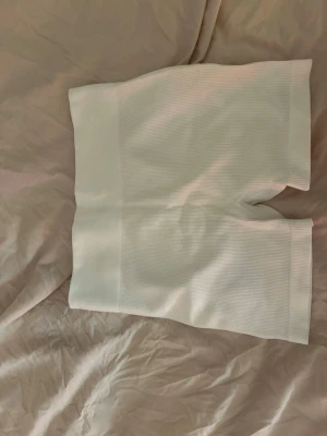 Tränings shorts 2st-11kr - Båda för 11kr aldrig använda Stolek S