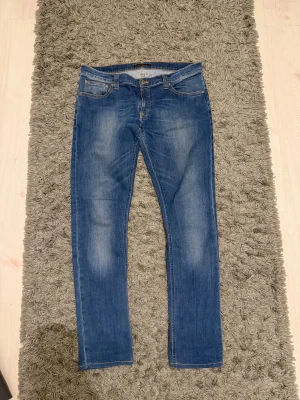 Nudie jeans  - Nudie jeans I bra skick, riktigt coola! Storlek 32/34! Nypris 1399! Men säljer för bara 499! Skriv om det finns frågor! 