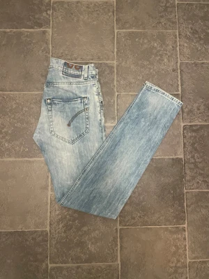 Dondup jeans - •9/10 skick - helt nya✅ •Storlek W30📏 •Inkluderat - jeans👖 •Fraktar inom 24h📦 •Nypris - ca 2700 SEK💸