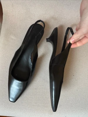 Kitten heels  - Super fina kitten heels, knappt använda då dem är lite förstora för mig🥰