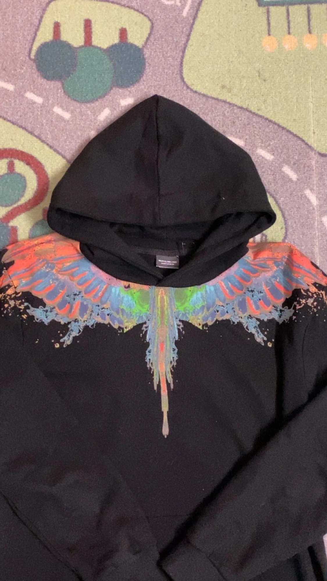 Svart hoodie Marcelo Burlon med färgglada vingar - 1