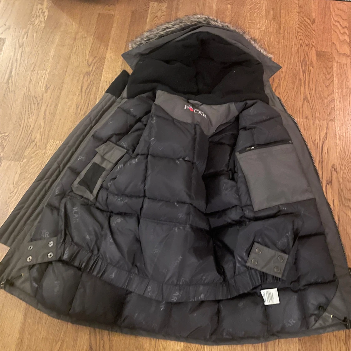 Mörkgrå dunjacka från Fjällräven - 2