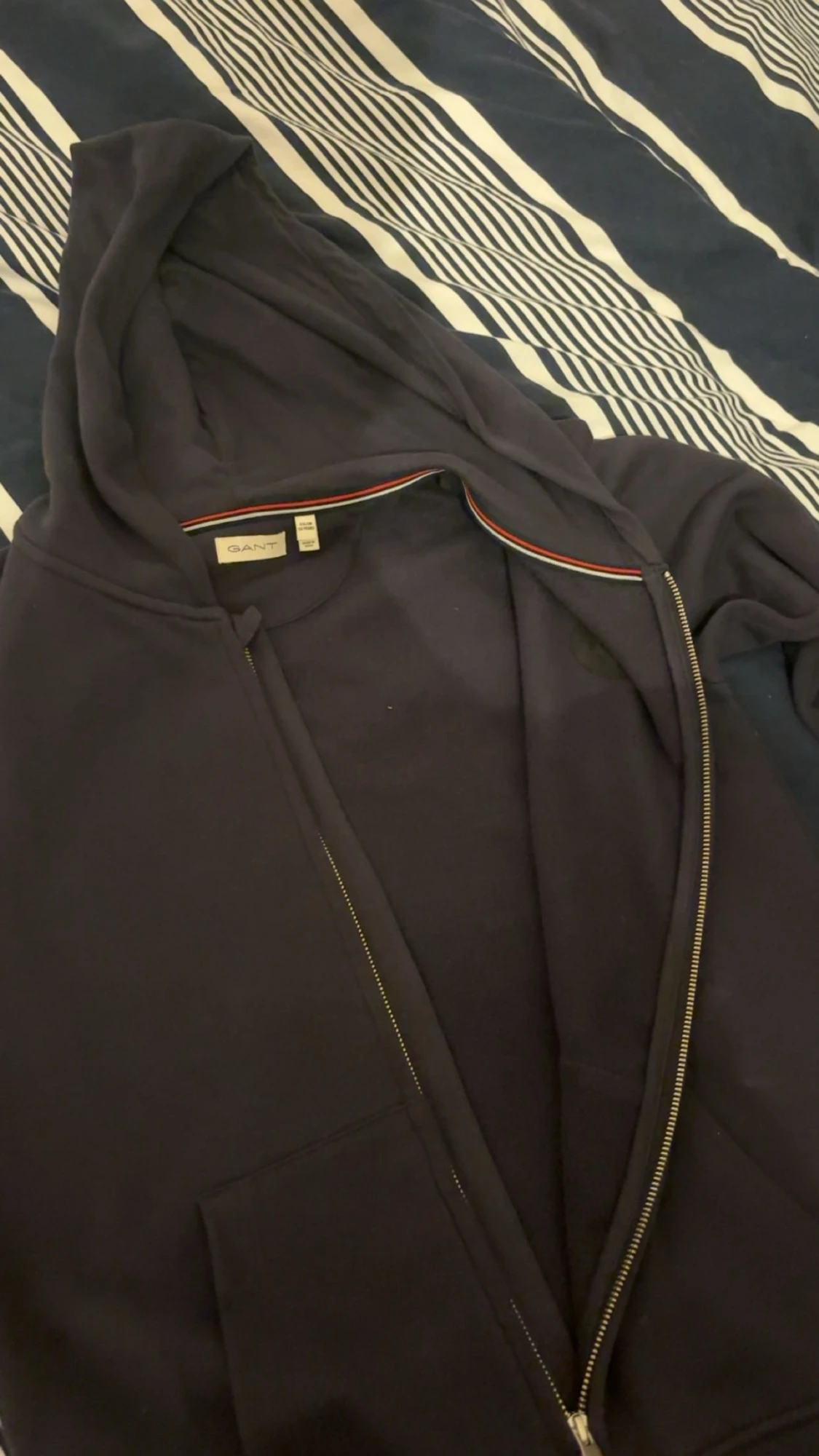 Navy blue hoodie från GANT med dragkedja - 1