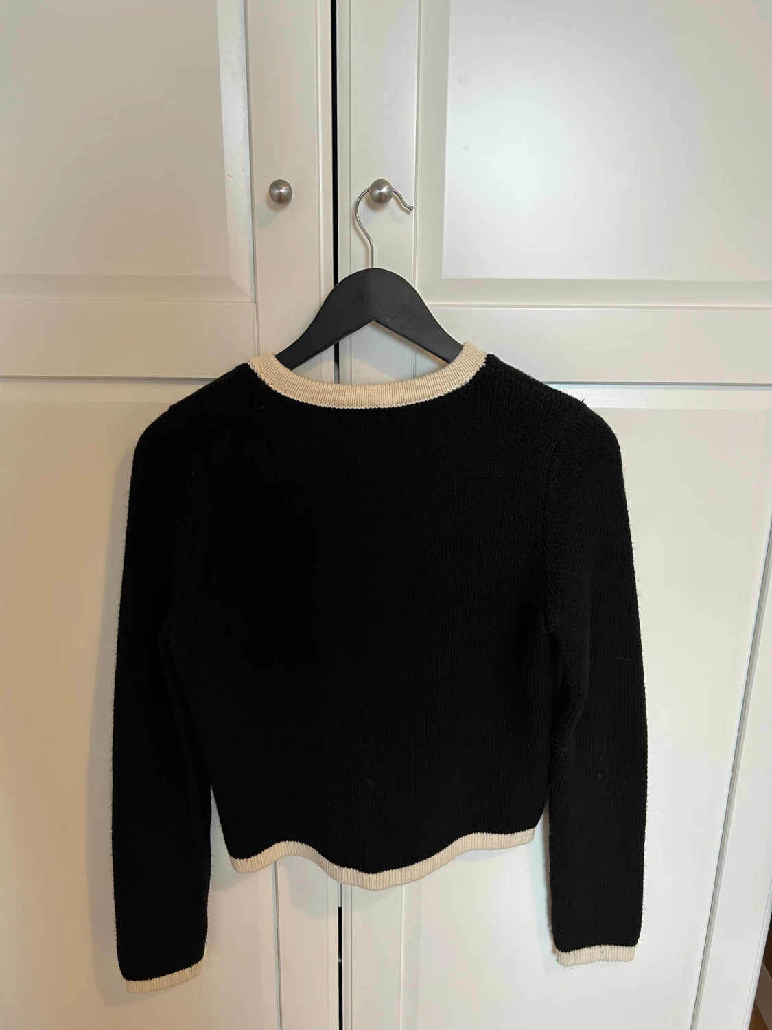 Svart kofta med guldfärgade knappar Zara - 1