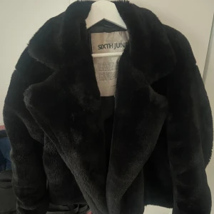 Fur coat - Black faux fur coat