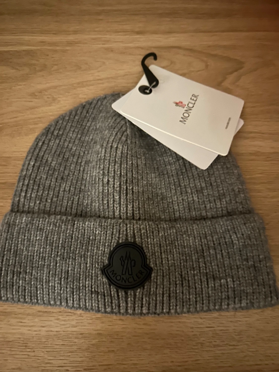 Grå ribbad Moncler mössa - 4