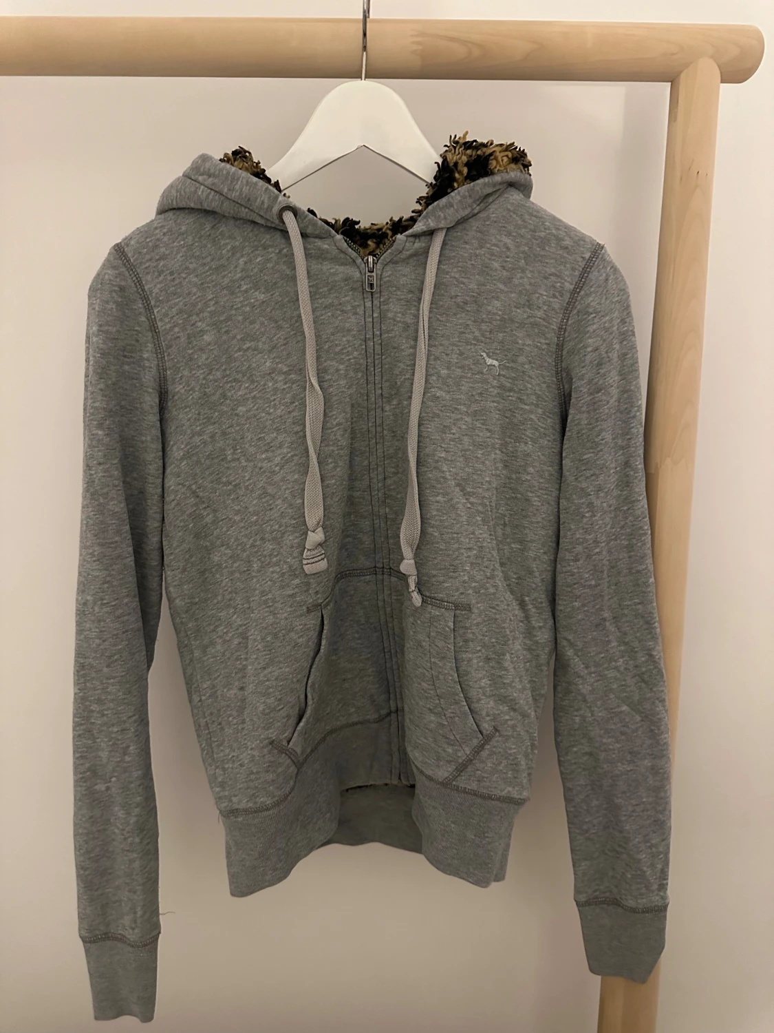 Grå hoodie PINK med paljetter XS - 1