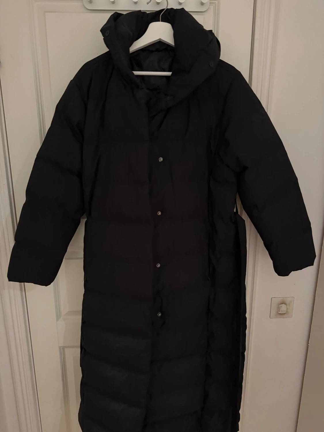 Svart lång pufferjacka med huva - 3