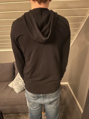 Svart hoodie från Polo Ralph Lauren - Säljer nu en rix fet hoodie från Ralph Lauren | Storlek: M | Längd på modellen : 188cm | Vikt : 78kg | Hör av er för frågor ✌️😁