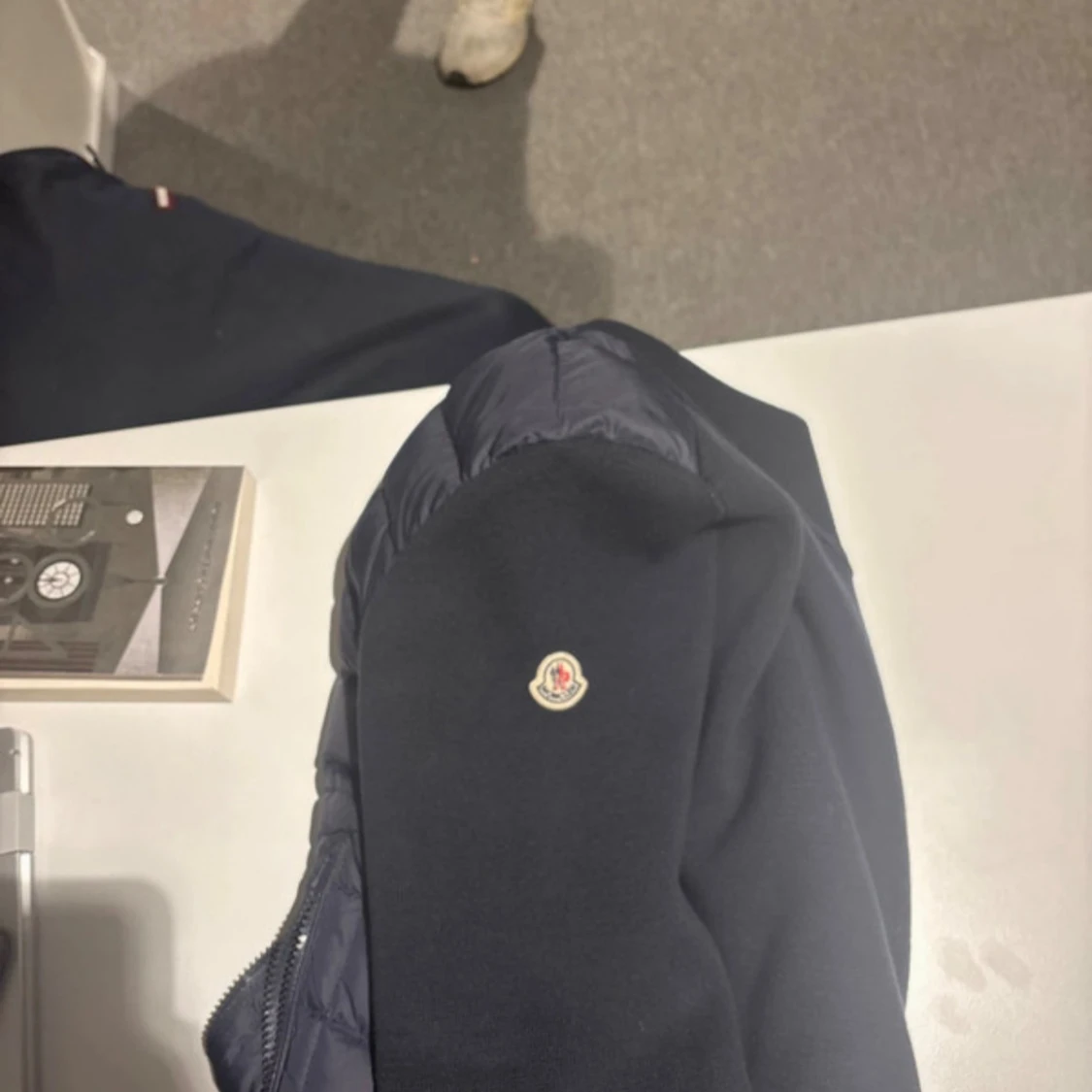 Mörkblå pufferjacka från Moncler - 2