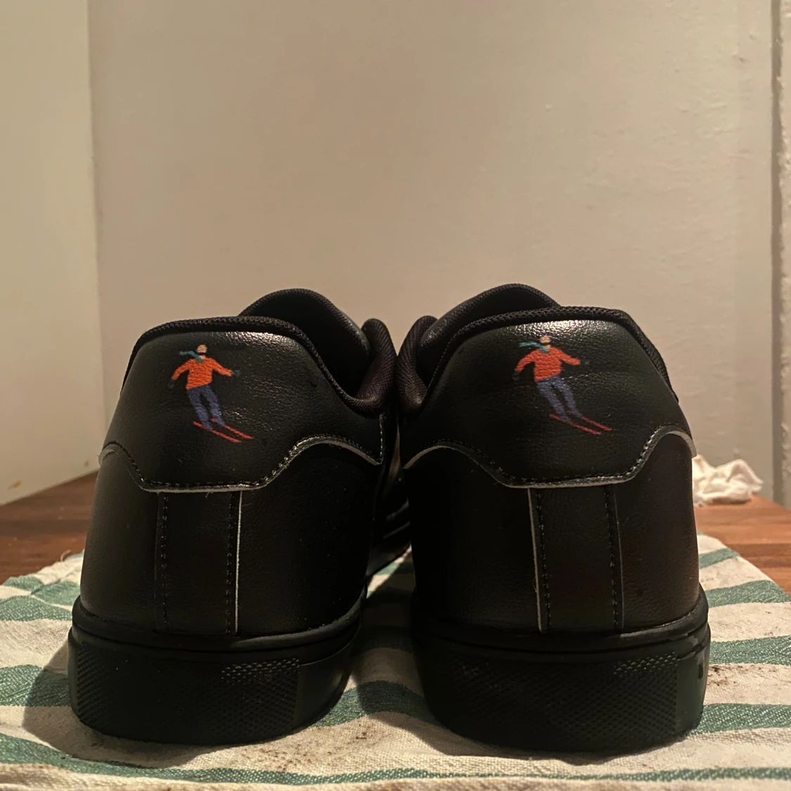 Svarta Alpine sneakers med bergmotiv - 3