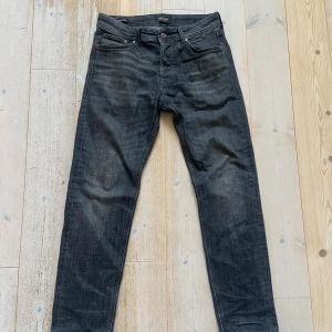 Jack & Jones jeans - Säljer mina gråsvarta Jack & Jones intelligence jeans. Använda men i mycket bra skick, storlek W31 L32