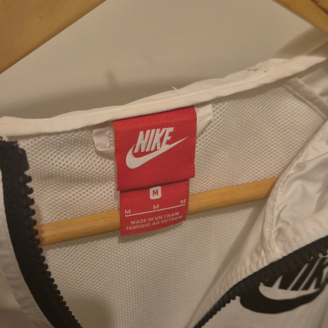 Nike svartvit vindjacka med huva M - 2