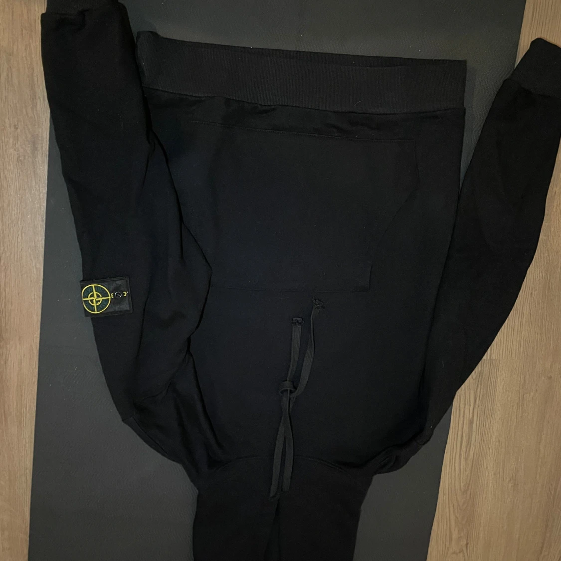 Svart hoodie från Stone Island - 1