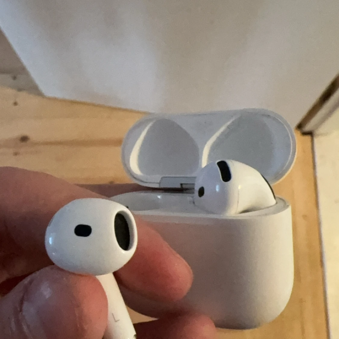 AirPods 4 - 2