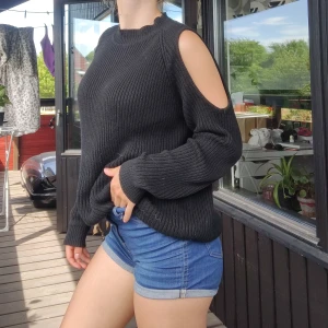 Stickad tröja - Stickad tröja 🤍 Väldigt fint skick! Storlek M (passar S som oversized) 