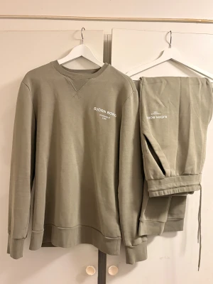 Björn Borg set - Tröja M, Byxor XL men passar L bättre