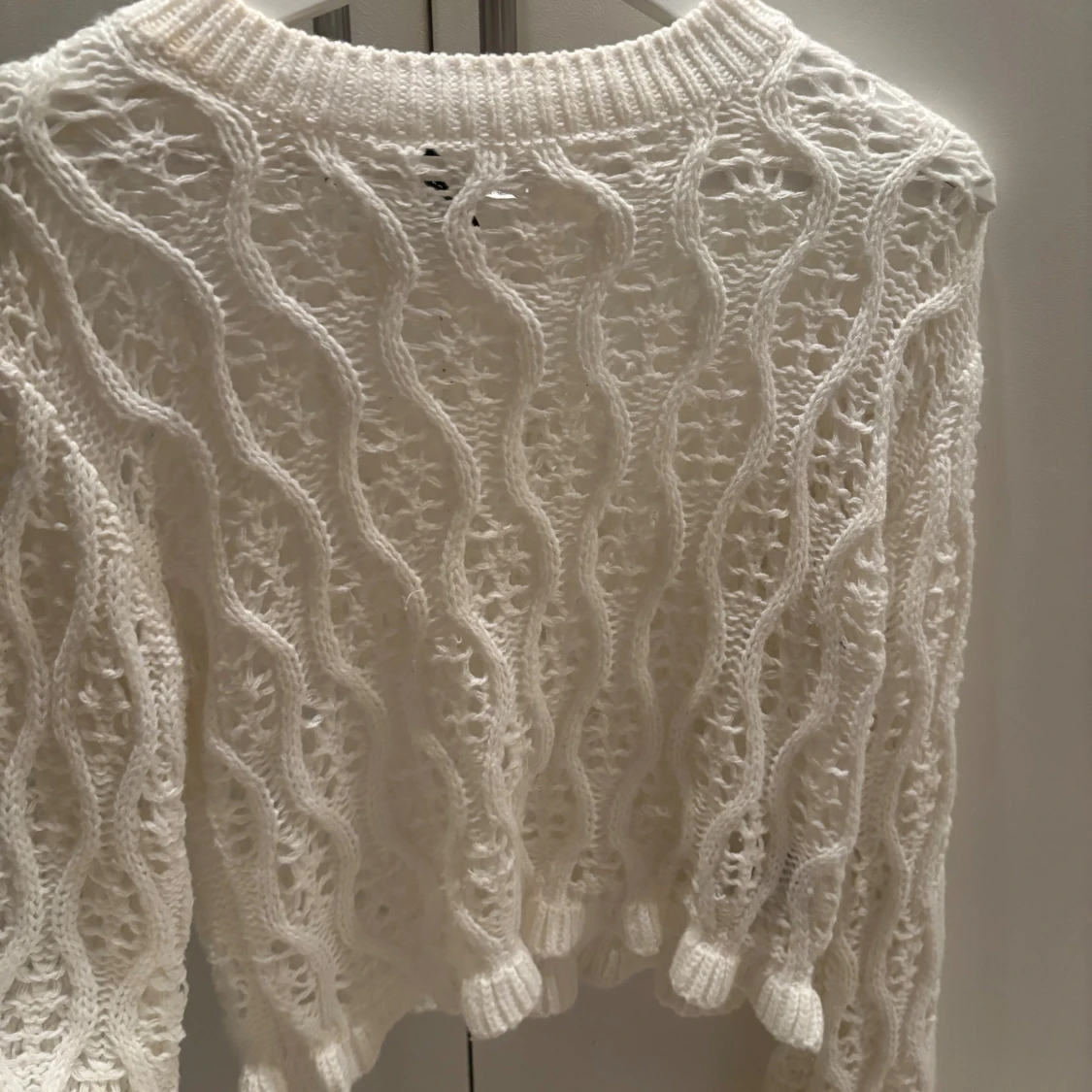 Vit stickad tröja
