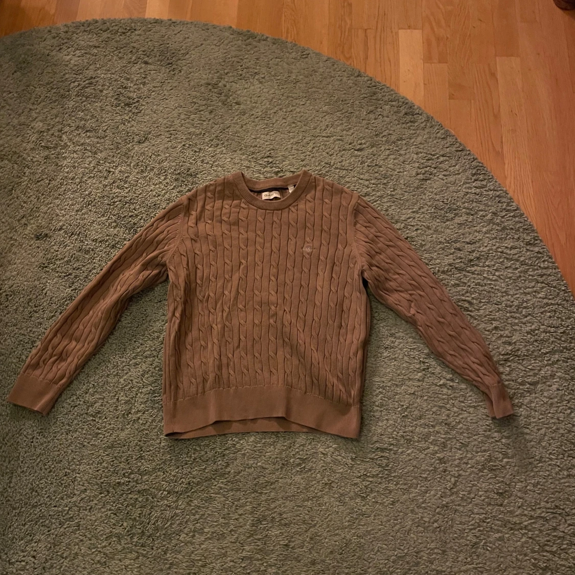 Brun kabelstickad tröja från GANT