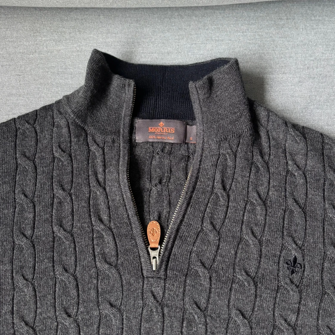 Mörkgrå stickad half zip från Morris - 1