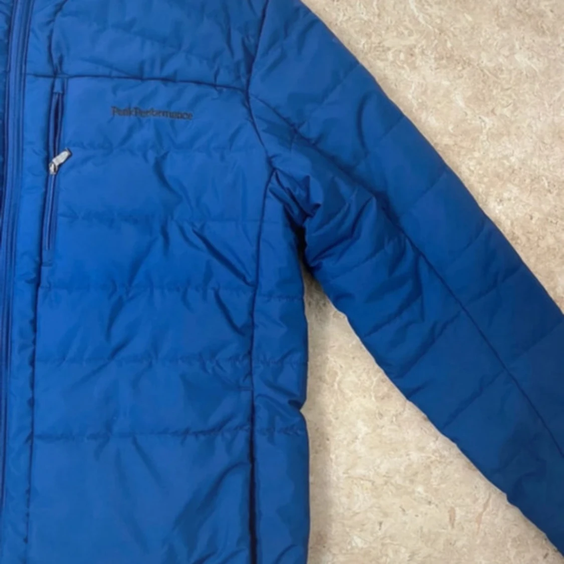 Blå pufferjacka Peak Performance - 2