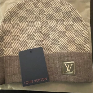 Grå rutig mössa - Helt ny aldrig använd