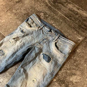 Vintage Slim Fit Jeans - Sjuka jeans från jack n jones, dom här har varit med i över 15 år av användning👏 sitter som 30/32😉