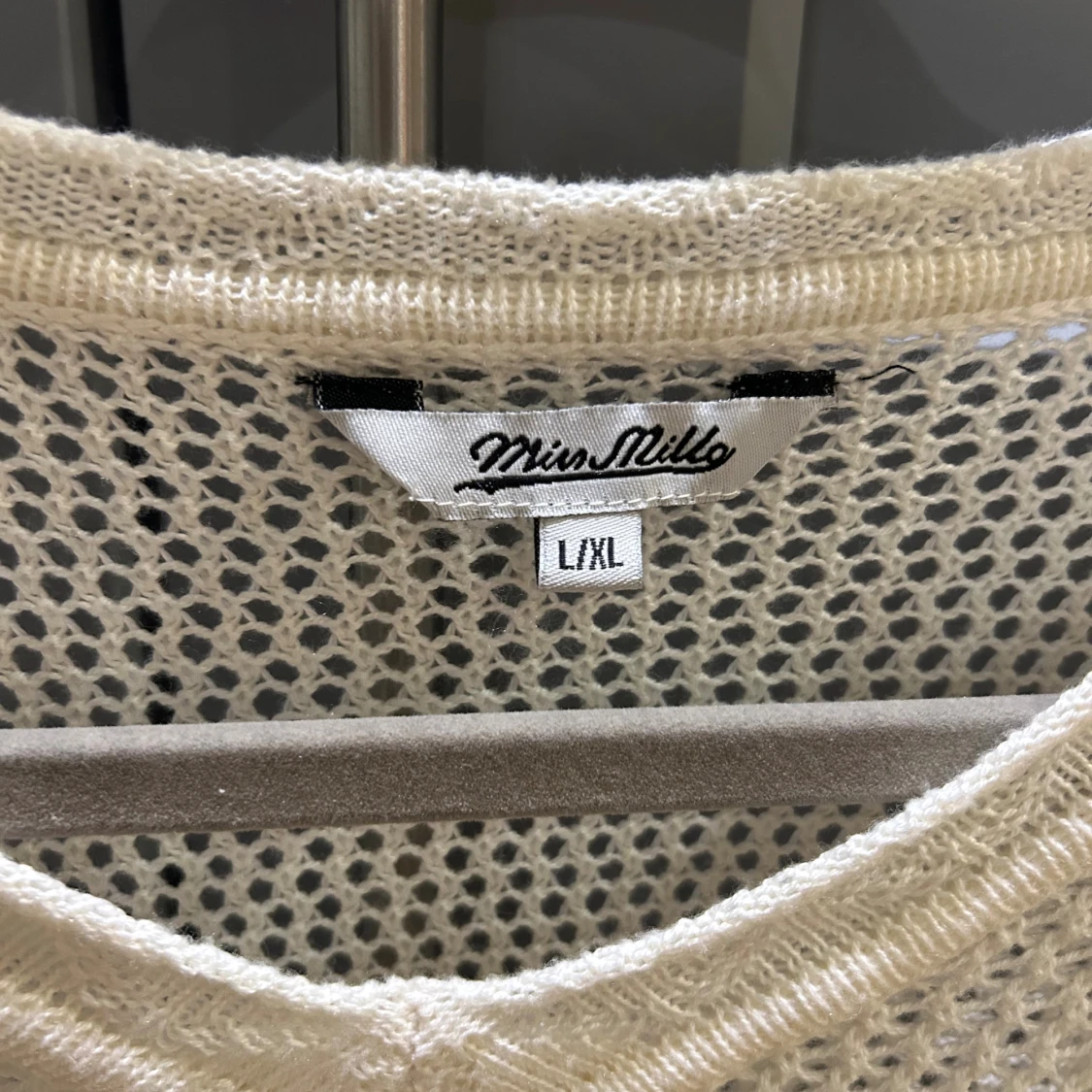 Vit stickad poncho från MinMilo - 2