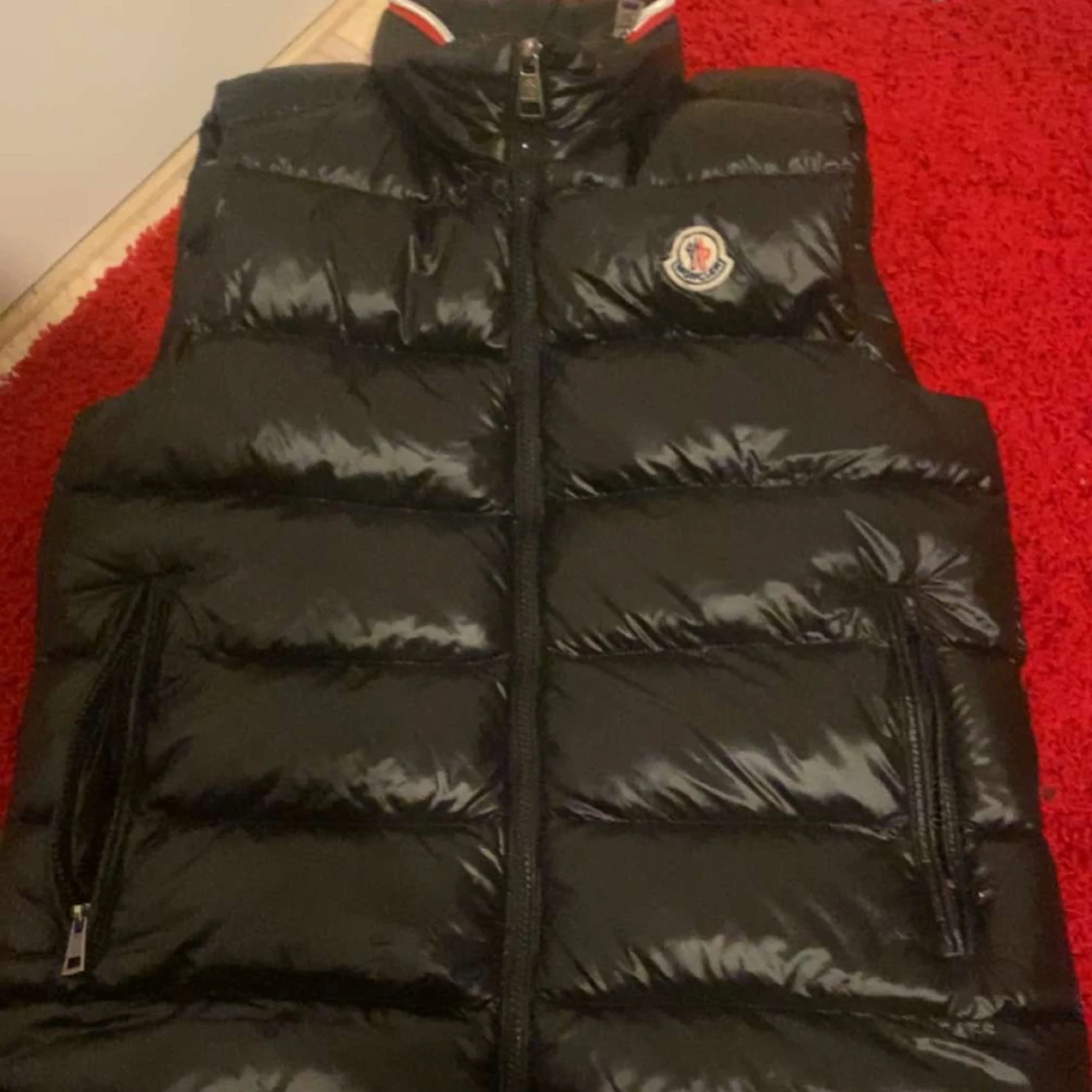 Svart dunväst från Moncler