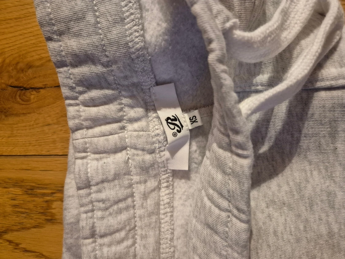 Grå mjukisbyxor från Russermerch, storlek xs - 2