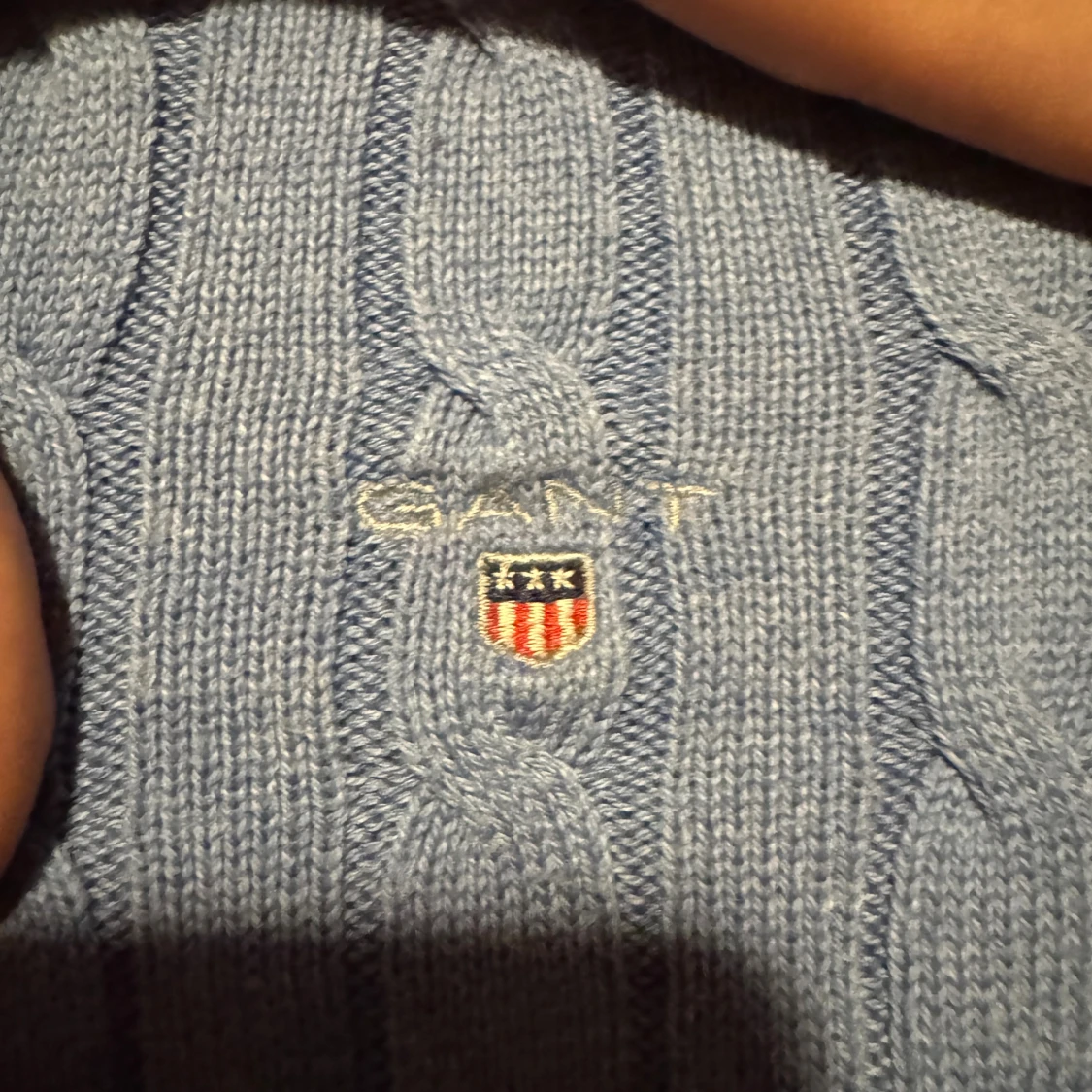 Ljusblå kabelstickad tröja från GANT - 1