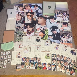 The boyz season greeting  - Säljer nu min the boyz season greeting 2022. Allt på bilderna ingår, över 30 pcs, pris kan diskuteras🫶💕