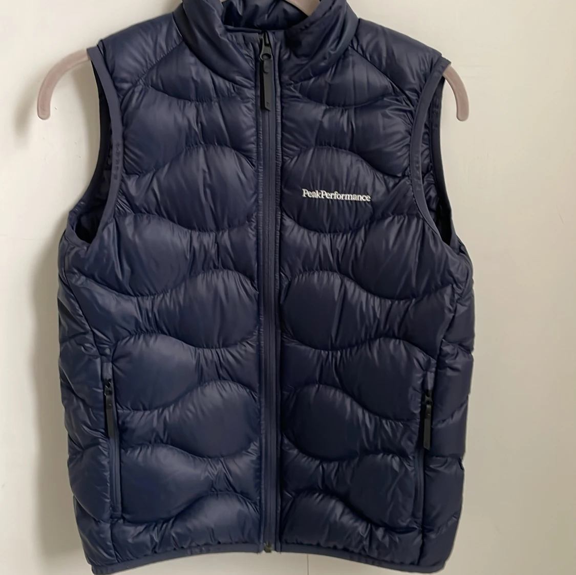 Mörkblå dunväst Peak Performance