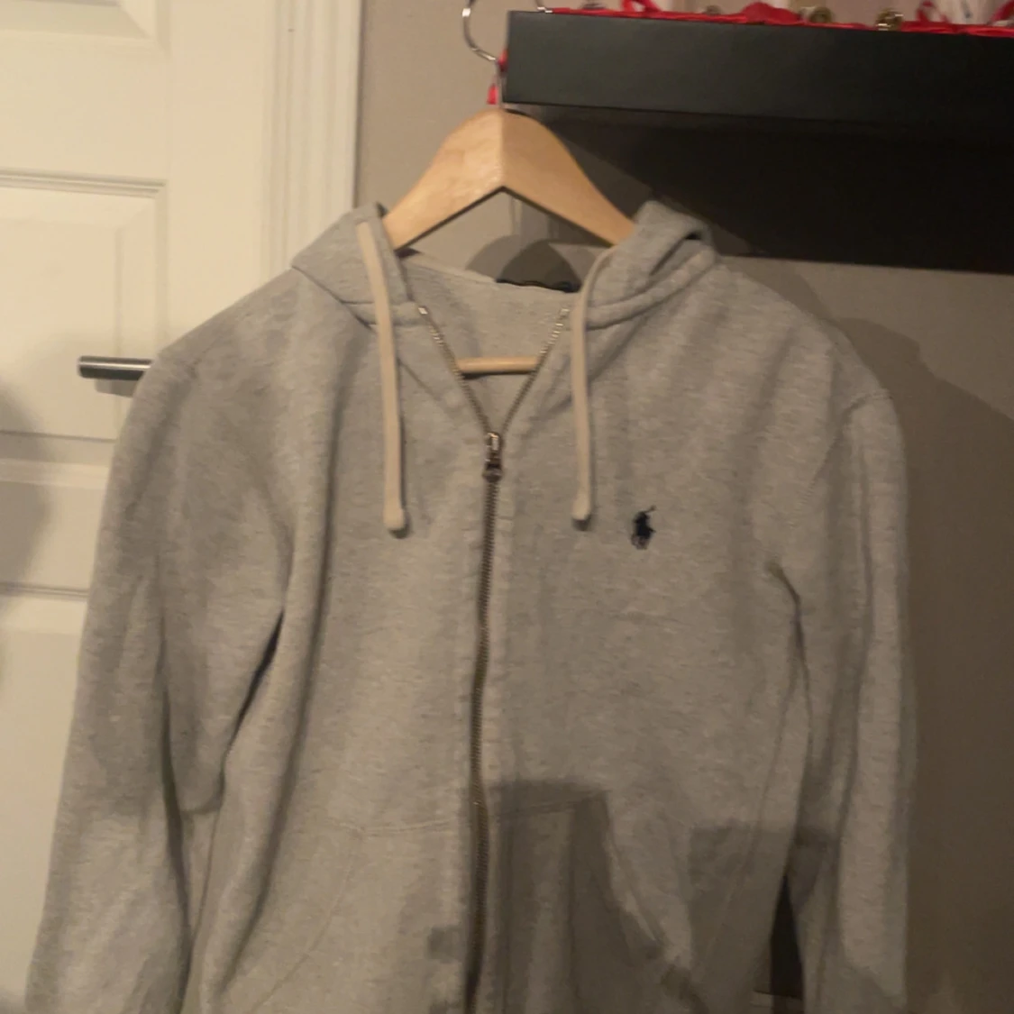 Grå hoodie från Polo Ralph Lauren - 2