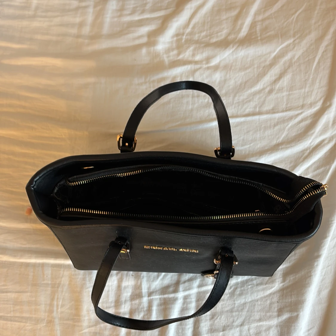 Svart handväska från Michael Kors (köpt i Cypern) - 2