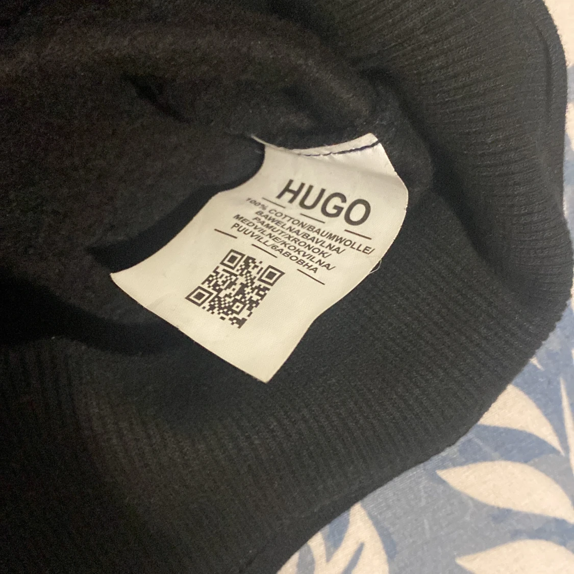 Svart sweatshirt från Hugo Boss - 2