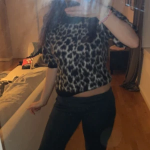 Svarta raka blåa byxor - Snygga blåa mjukisbyxor med rak passform. Passar även S❤️