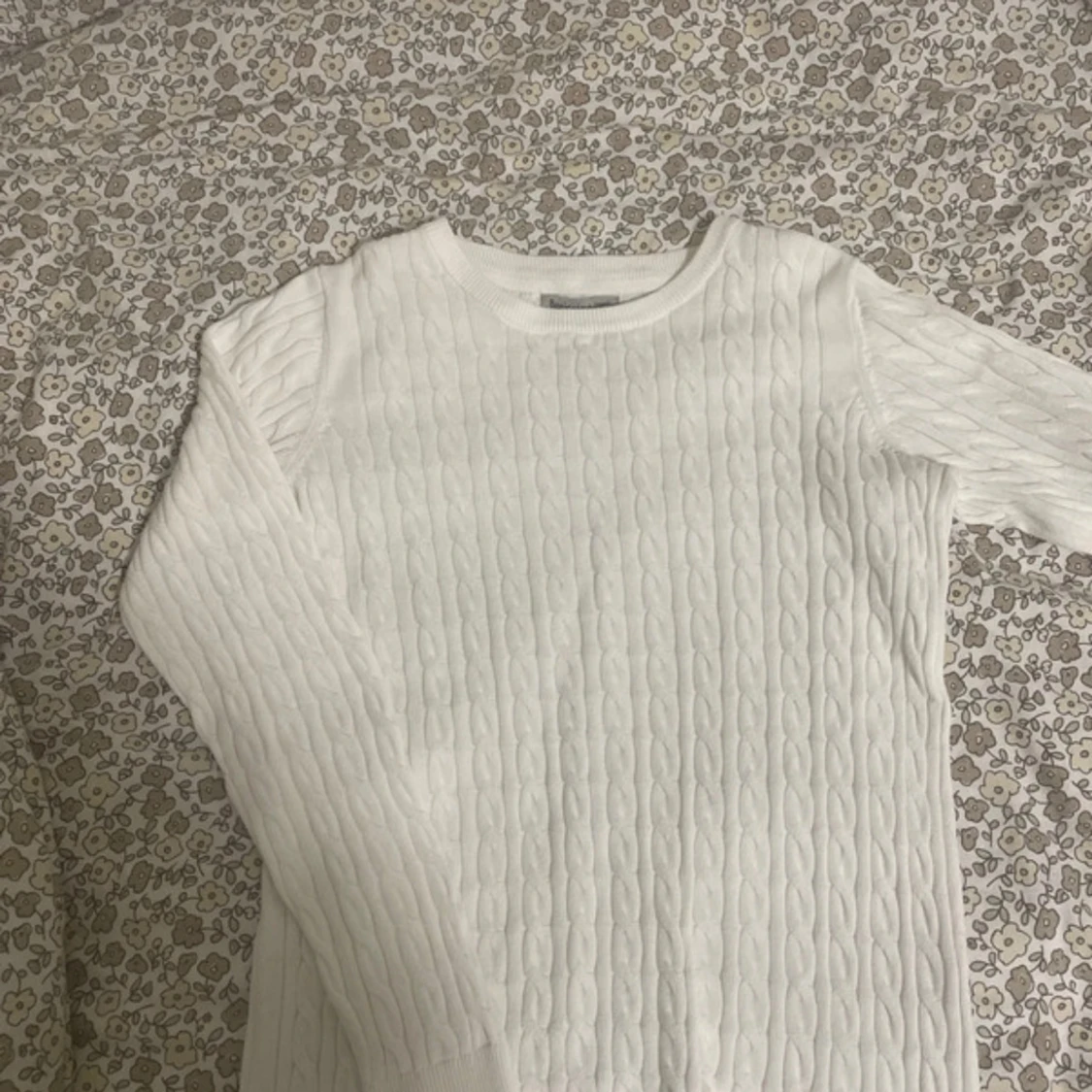 Vit kabelstickad tröja Basic You