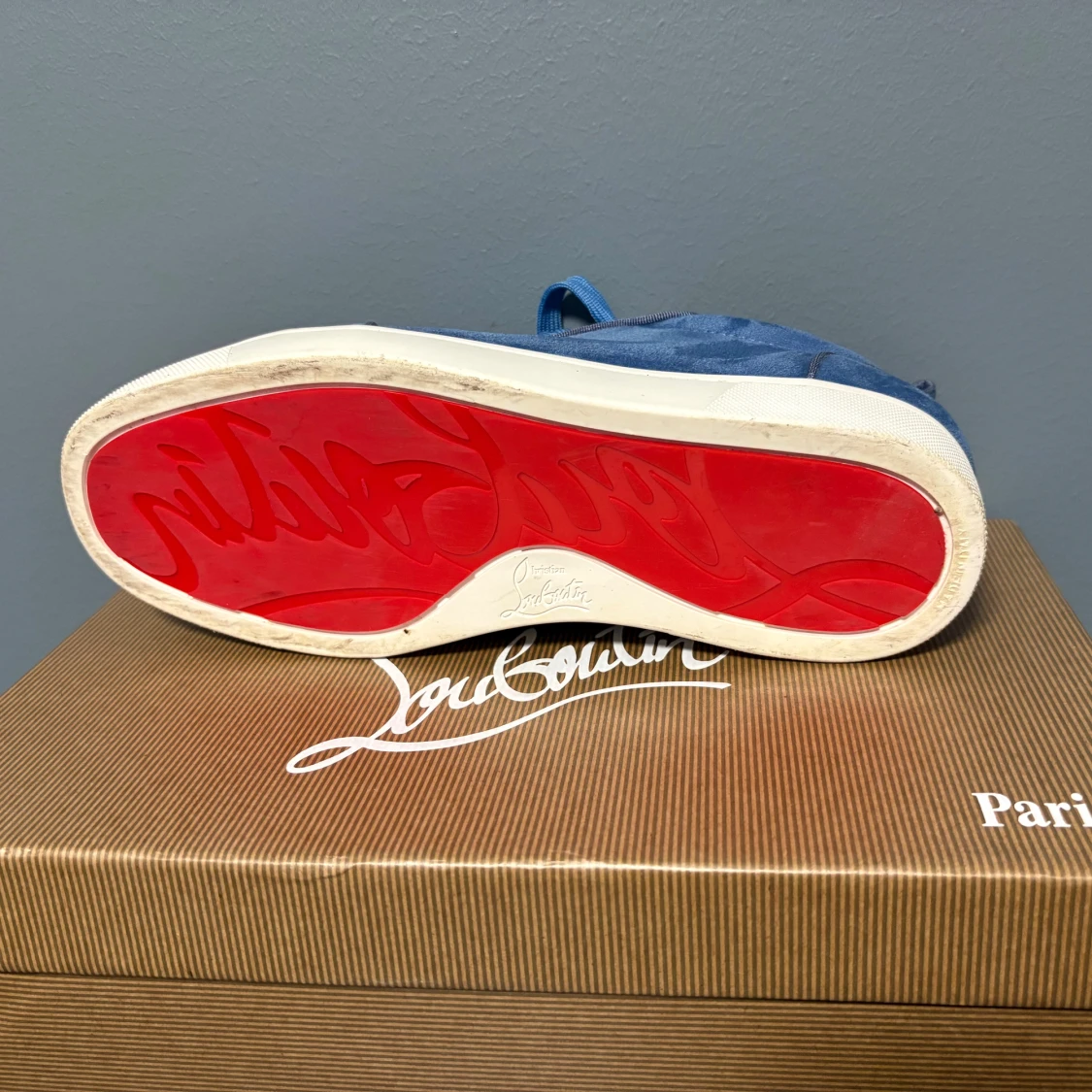 Blå mocka sneakers från Louboutin - 2