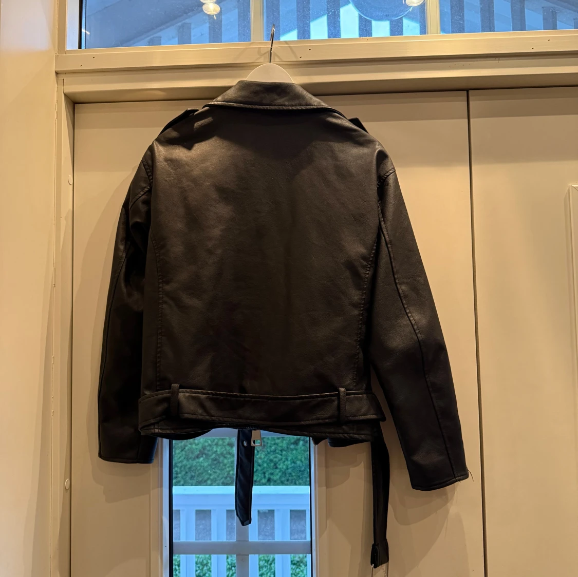 Svart skinnjacka med dragkedjor - 1