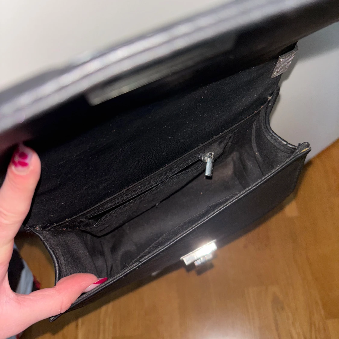 Svart quiltad axelväska med kedja - 3