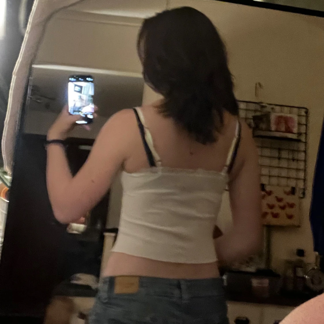 Vit ribbad linnetopp med spets - 1