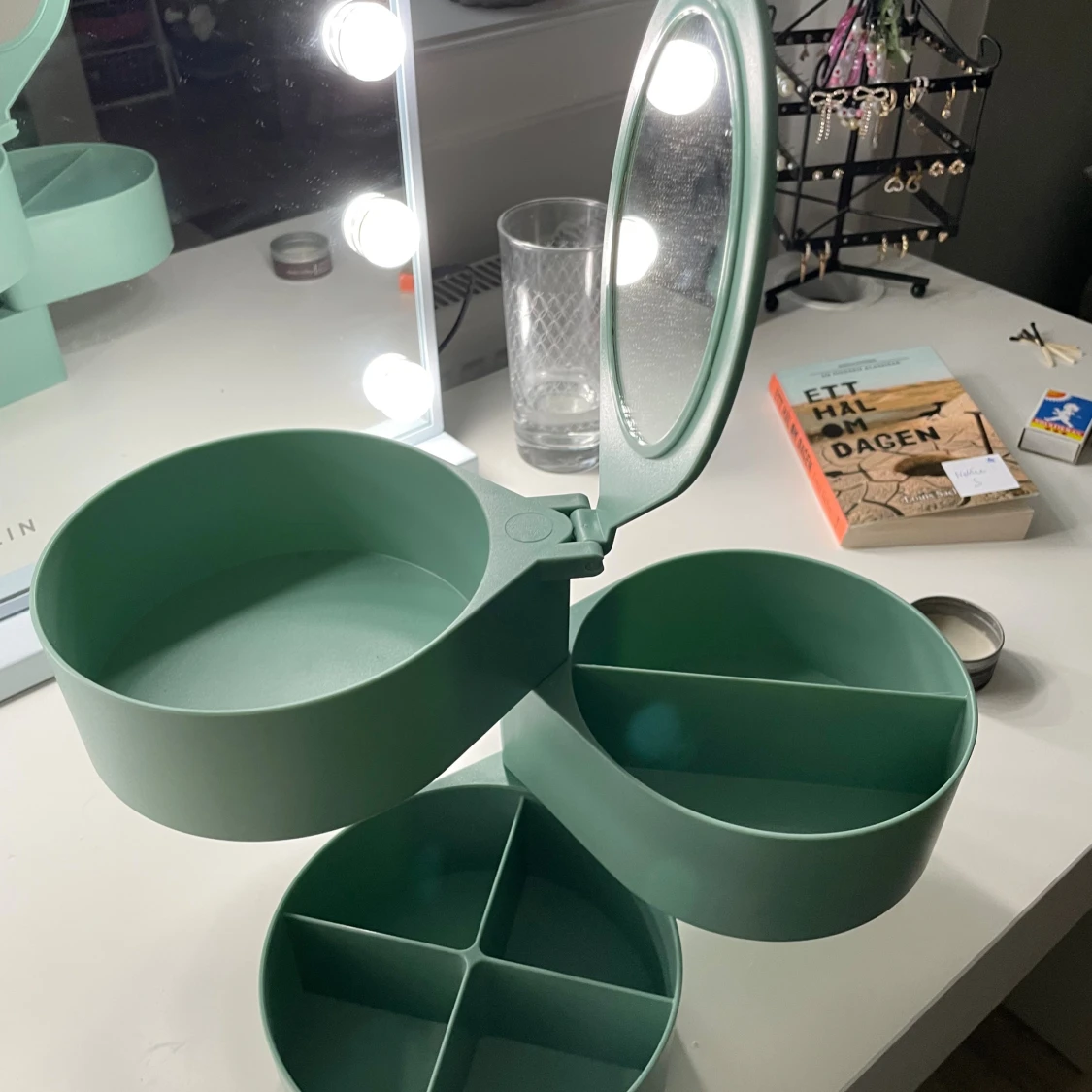 Grön smink- och smyckesförvaring med spegel - 4