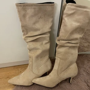 Boots - Aldrig använt de, säljer då jag inte har haft tillfälle att ha på mig de, jätte fint skick och bekväma 