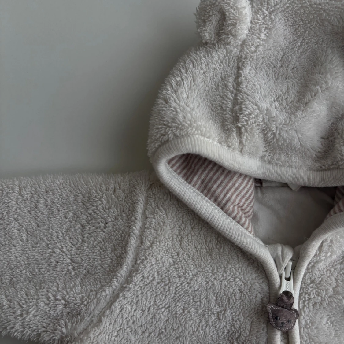 Vit teddyjacka med öron  - 1