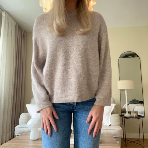 Stickad tröja  - Superfin stickad tröja i en rosa beige färg💕 Storlek S