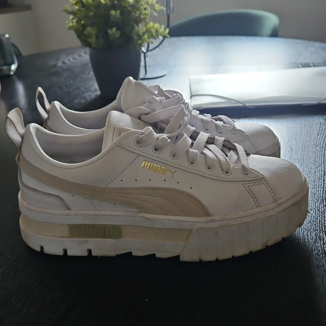 Vita chunky sneakers från Puma