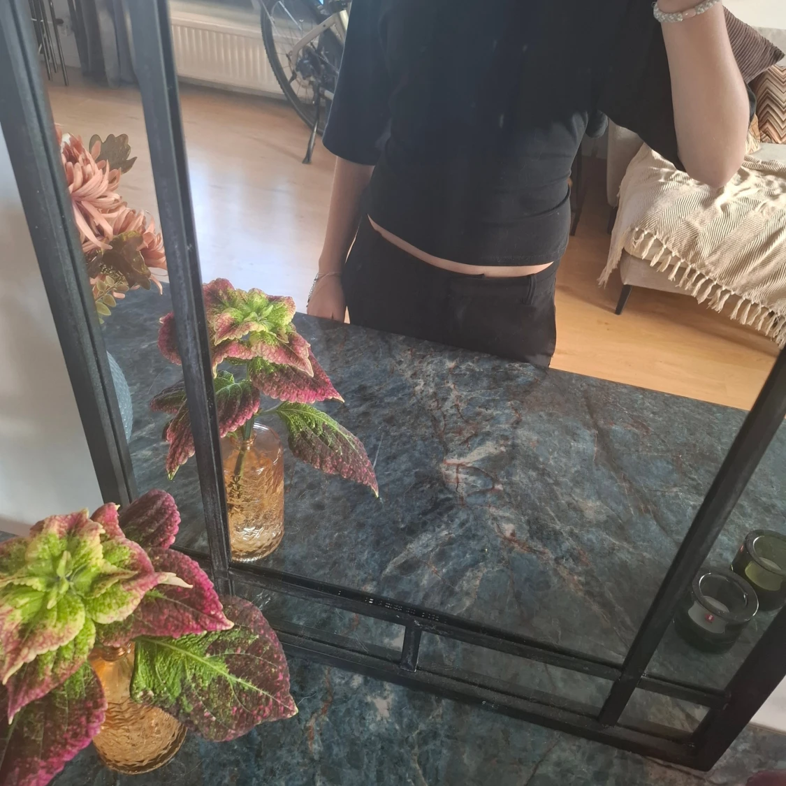 Svart tröja med knytband - 2