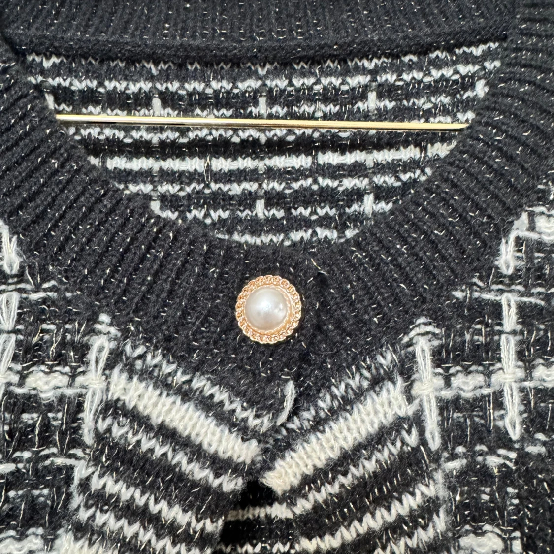 Svartvit rutig kofta med pärlknappar - 2